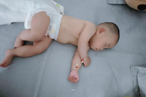谷城宝宝积食发烧怎么处理
